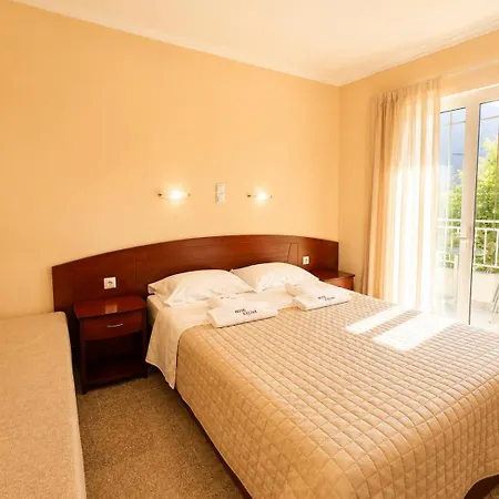 فندق Kalias 3*