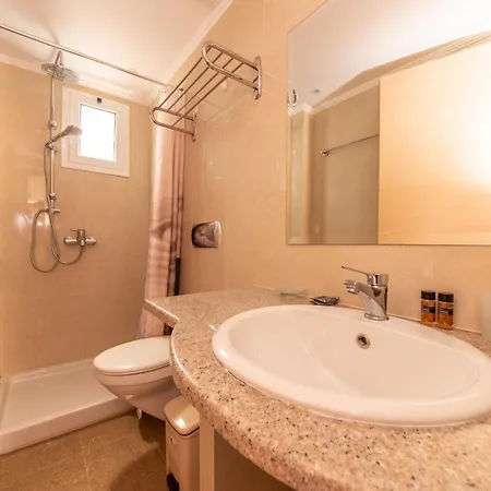 Отель Kalias 3*