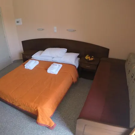 Отель Kalias 3*